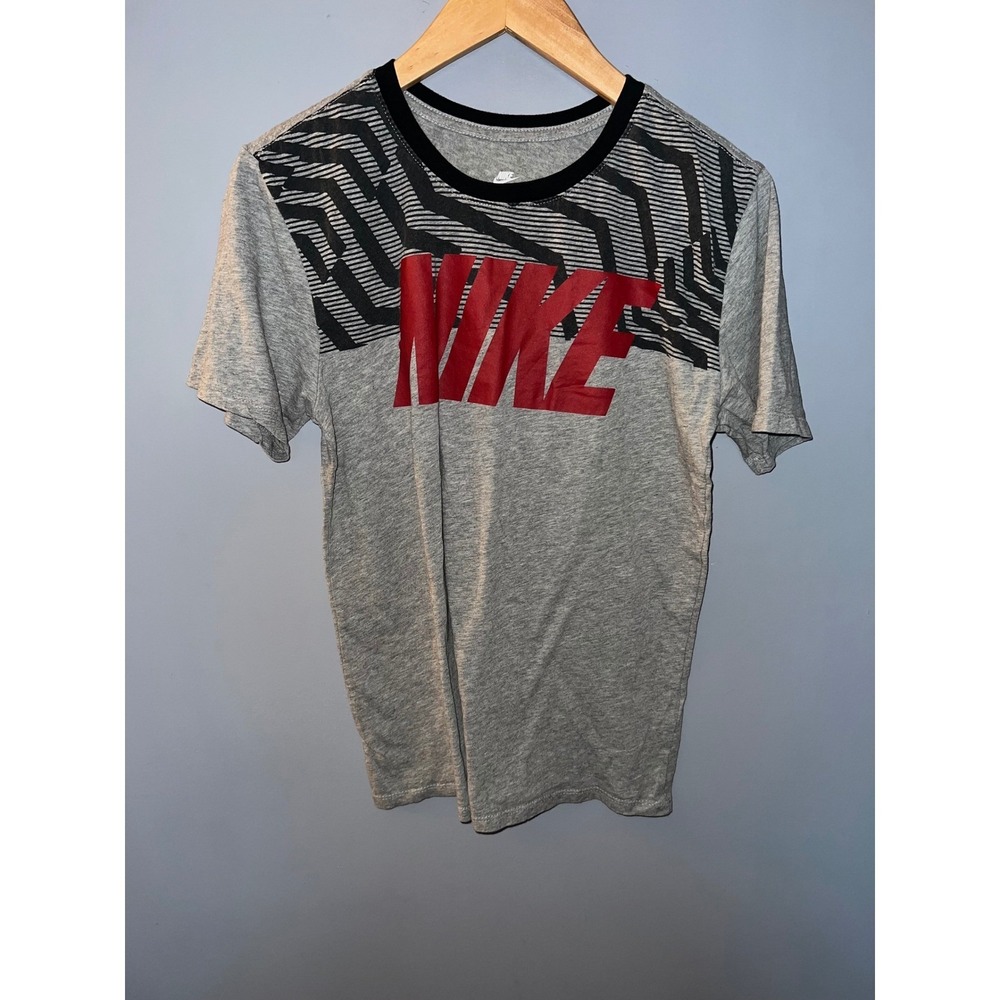 Nike‎ Mens Small Athletic Cut Graphic T-Shirt Grey Red Logo Geometric Tee